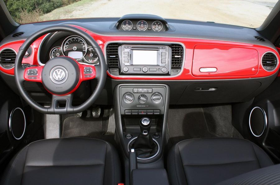  Volkswagen Beetle TDi Cabriolet 2013 года  (фото 24 из 40)